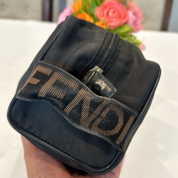 Authentic Fendi toiletry bag - Picture 4 of 11